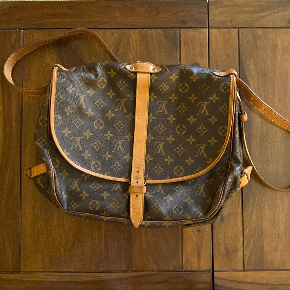 Authentic Louis Vuitton Samur 35